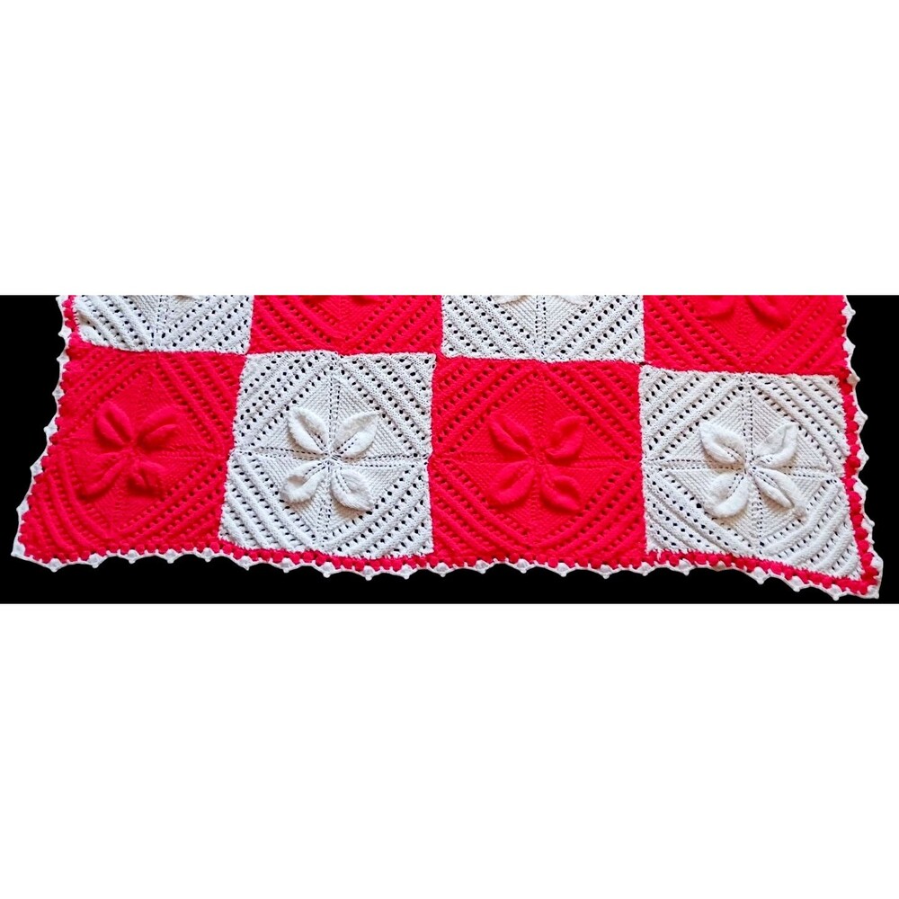 VTG Red & White Hand Crochet Granny Square Christmas Afghan Throw Blanket - Picture 6 of 6